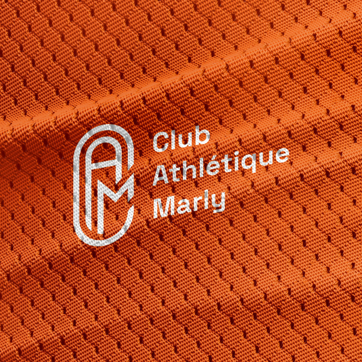 Logo Club Athlétique Marly sur un maillot orange.